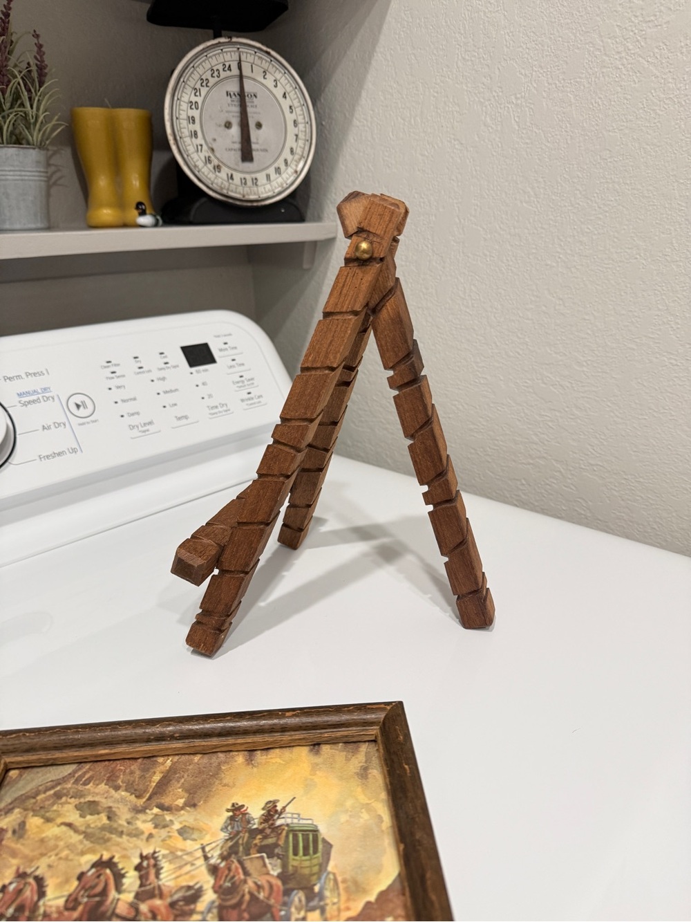 1950’s Ernest Tonk Western Stagecoach Picture with Chunky Wood Easel - Picture 8 of 16